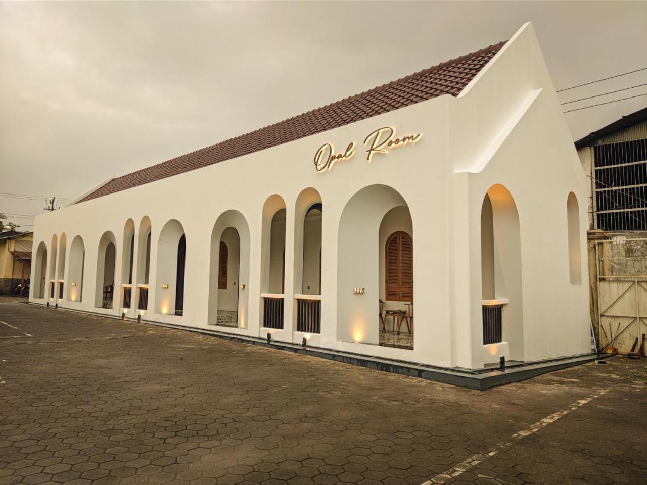 Hotel Besar פורווקרטו מראה חיצוני תמונה