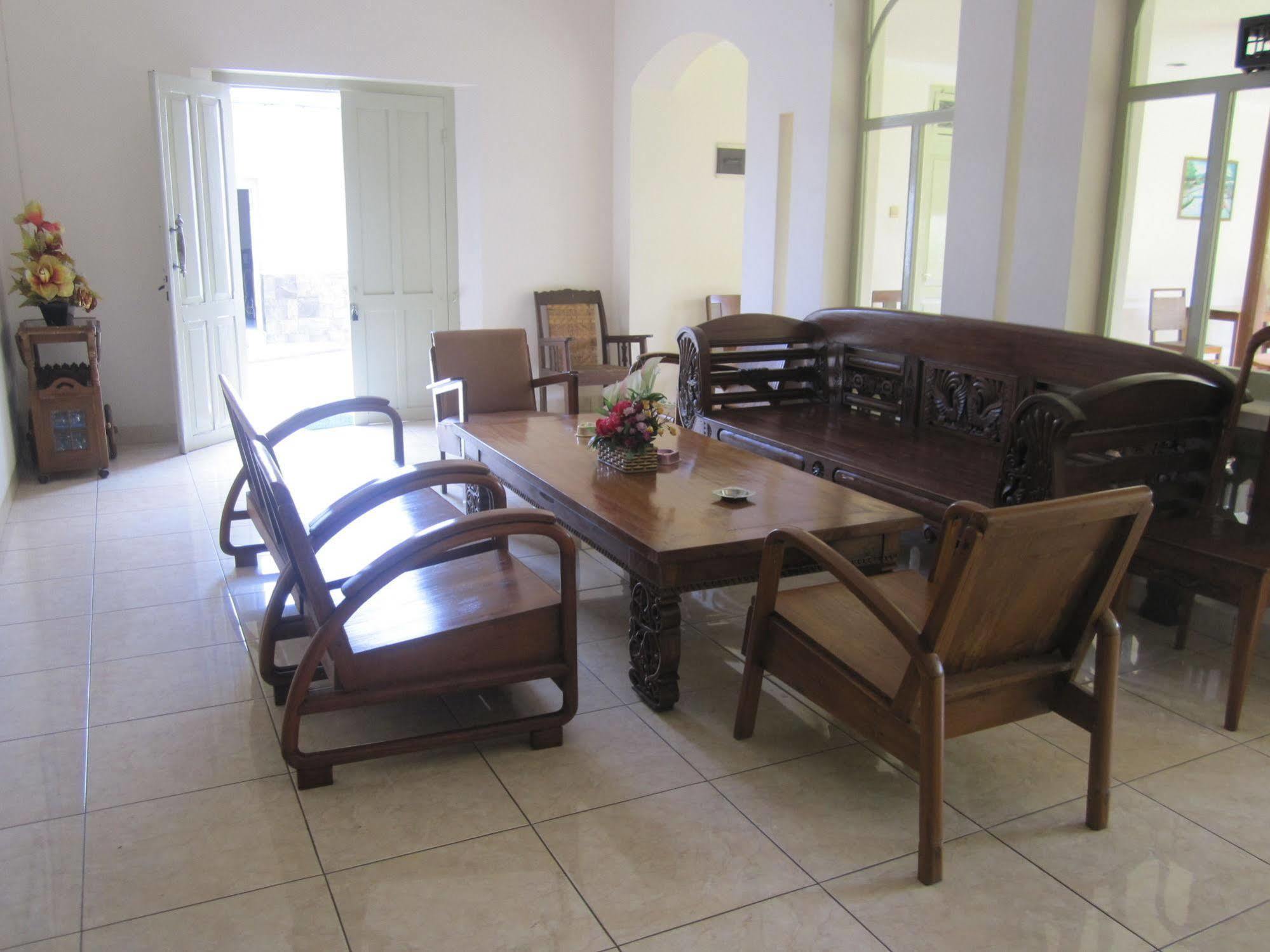 Hotel Besar פורווקרטו מראה חיצוני תמונה