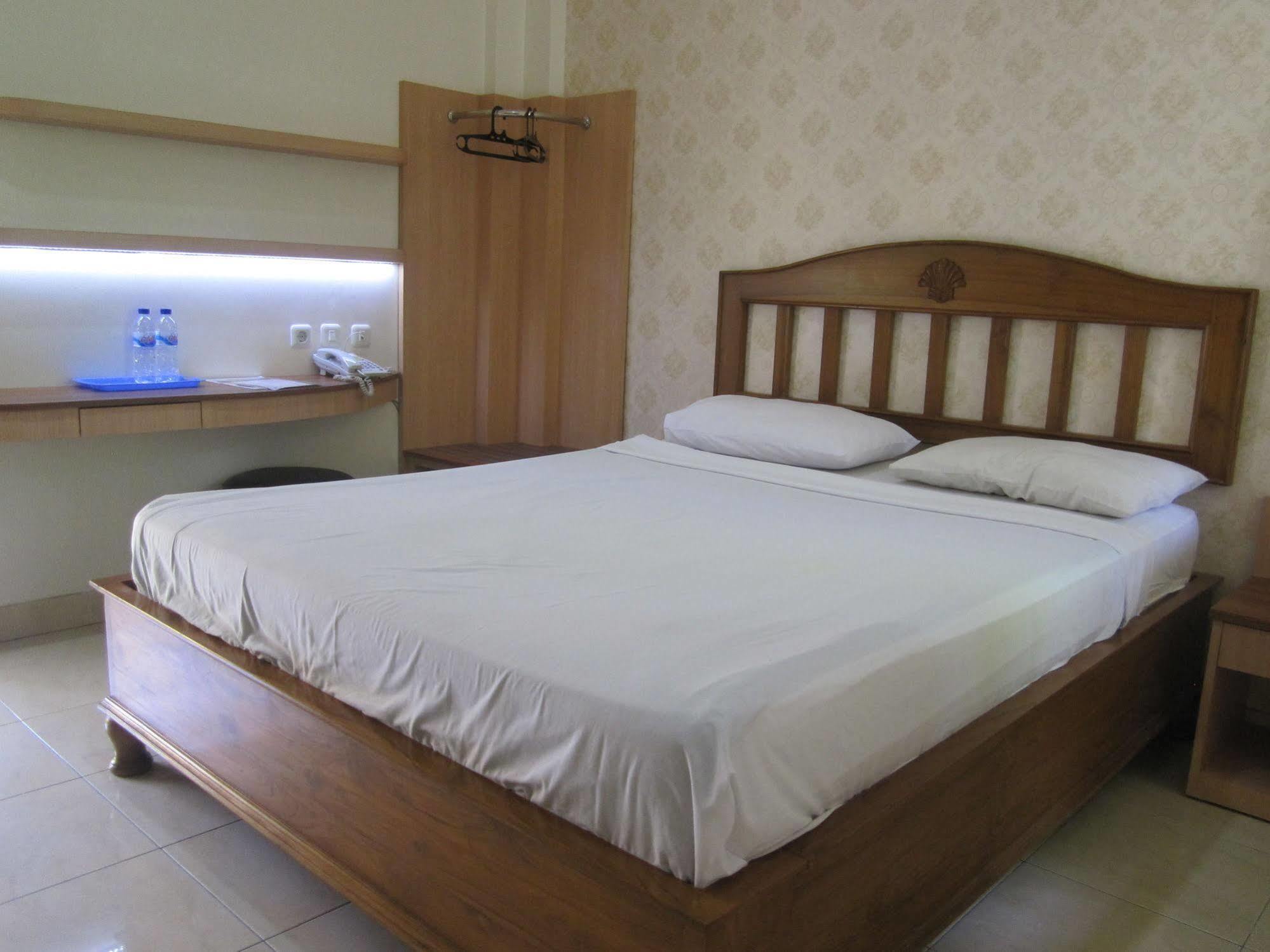 Hotel Besar פורווקרטו מראה חיצוני תמונה